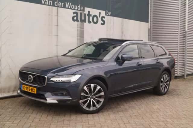 Volvo V90 Cross Country (2021) thumbnail 3