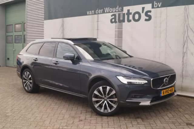 Volvo V90 Cross Country (2021) thumbnail 4
