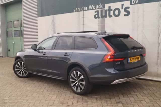 Volvo V90 Cross Country (2021) thumbnail 6
