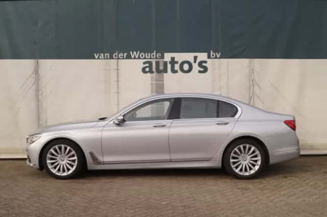 BMW 7-Serie (2016) thumbnail 1
