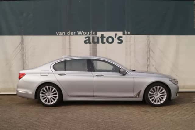 BMW 7-Serie (2016) thumbnail 2