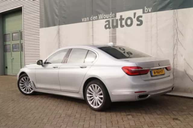 BMW 7-Serie (2016) thumbnail 6