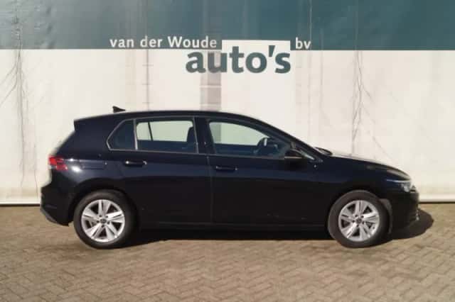 Volkswagen Golf (2021) thumbnail 2