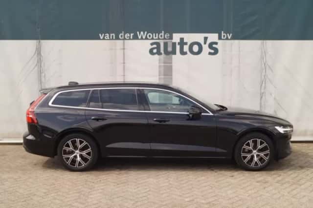 Volvo V60 (2023) thumbnail 2
