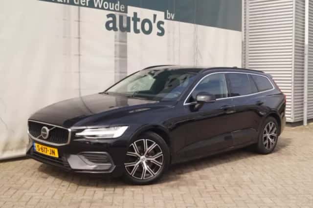 Volvo V60 (2023) thumbnail 3