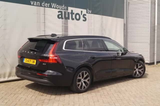 Volvo V60 (2023) thumbnail 5
