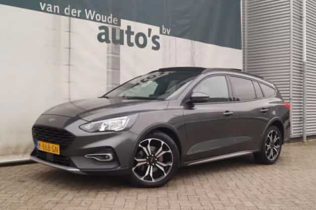 Ford Focus (2021) thumbnail 3