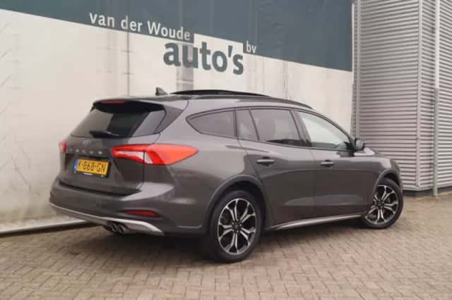 Ford Focus (2021) thumbnail 5