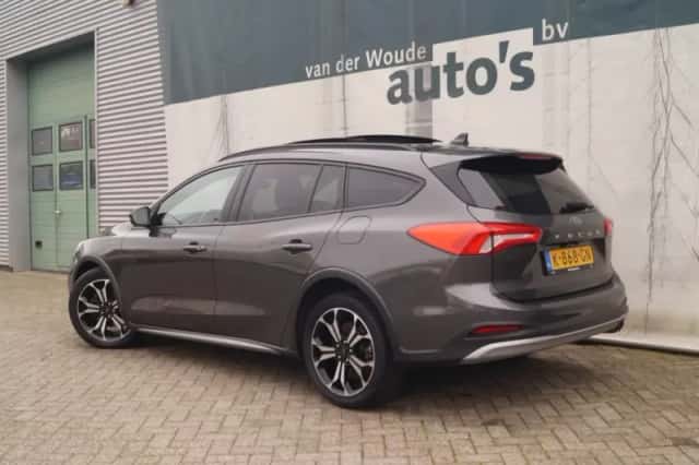 Ford Focus (2021) thumbnail 6