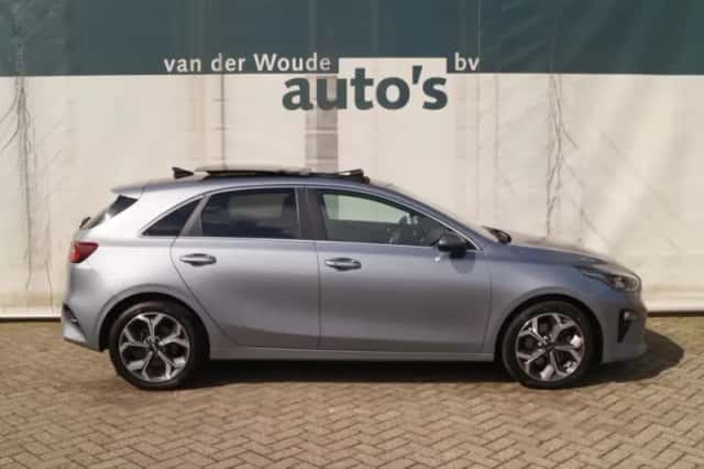 Kia Ceed (2022) thumbnail 2