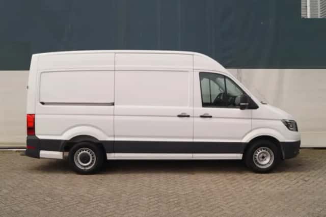 Volkswagen Crafter (2020) thumbnail 2