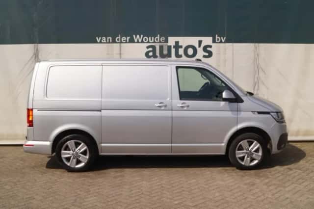 Volkswagen Transporter (2021) thumbnail 2