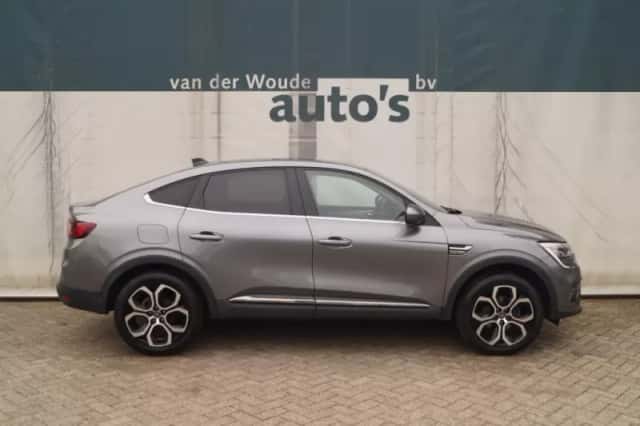 Renault Arkana (2023) thumbnail 2