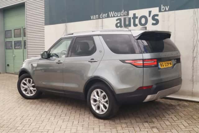 Land Rover Discovery (2017) thumbnail 6