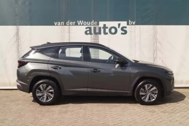 Hyundai Tucson (2023) thumbnail 2