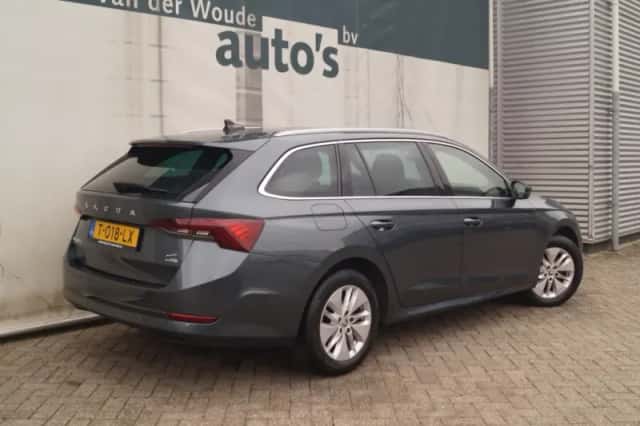 Škoda Octavia (2020) thumbnail 5