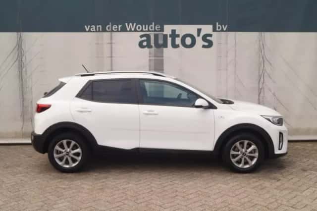 Kia Stonic (2023) thumbnail 2