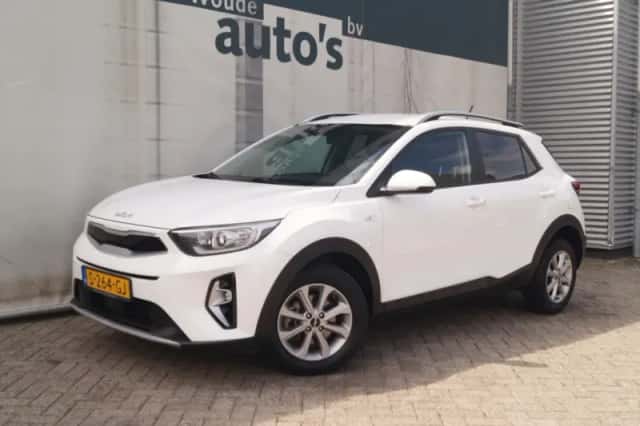 Kia Stonic (2023) thumbnail 3