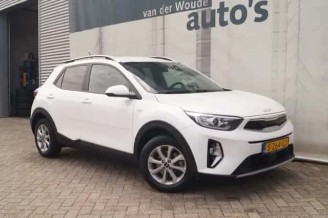 Kia Stonic (2023) thumbnail 4