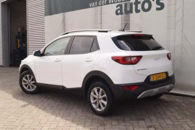Kia Stonic (2023) thumbnail 6