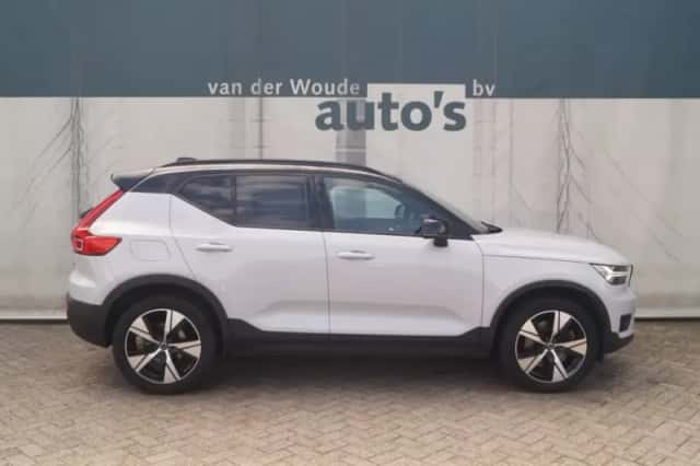Volvo XC40 (2022) thumbnail 2