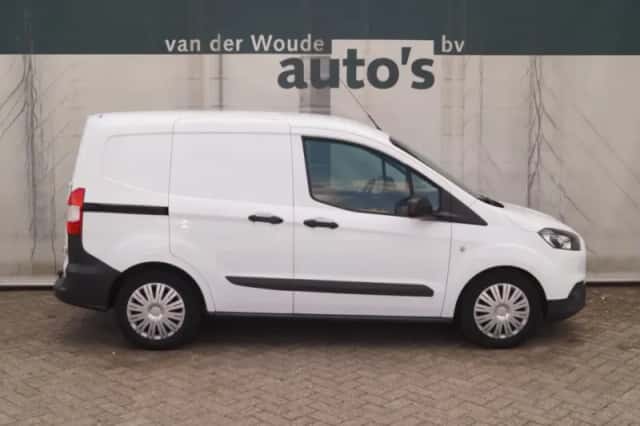 Ford Transit Courier (2022) thumbnail 2