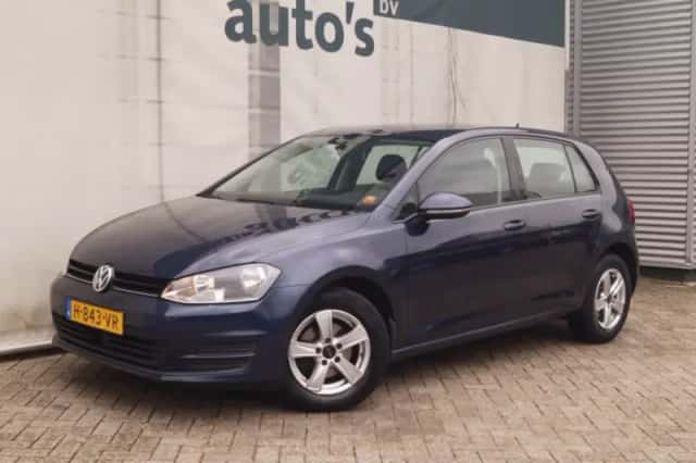 Volkswagen Golf (2017) thumbnail 2