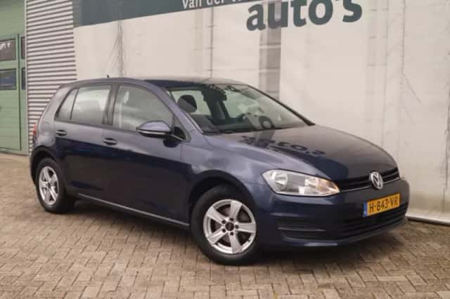 Volkswagen Golf (2017) thumbnail 3