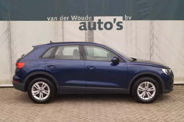 Audi Q3 (2022) thumbnail 2