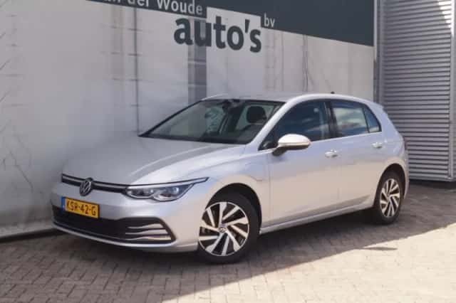 Volkswagen Golf (2024) thumbnail 4