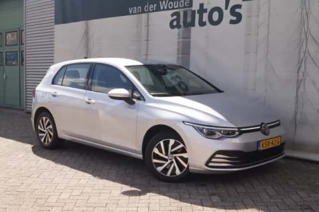 Volkswagen Golf (2024) thumbnail 5