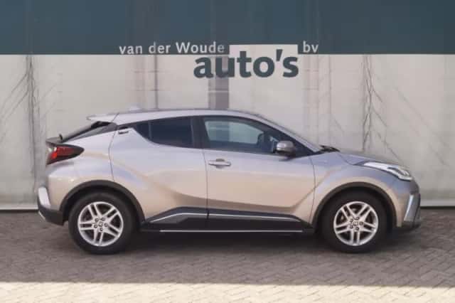 Toyota C-HR (2021) thumbnail 2