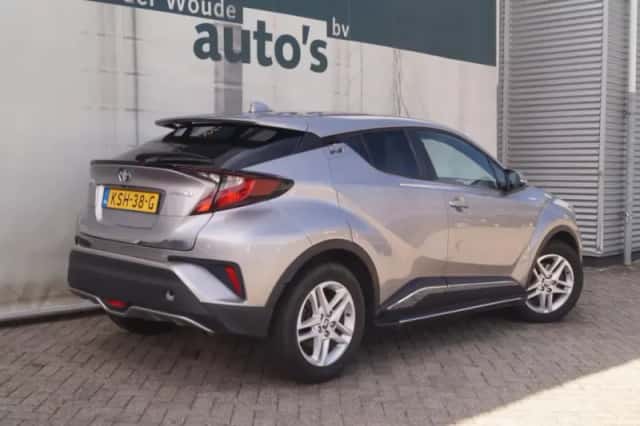 Toyota C-HR (2021) thumbnail 5