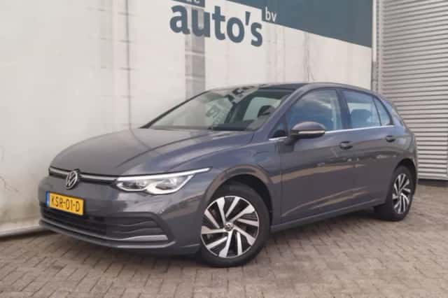 Volkswagen Golf (2022) thumbnail 4