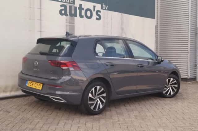 Volkswagen Golf (2022) thumbnail 6