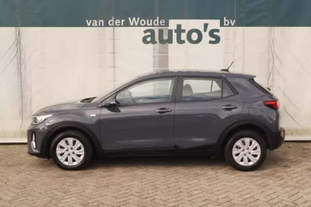 Kia Stonic (2021) thumbnail 1