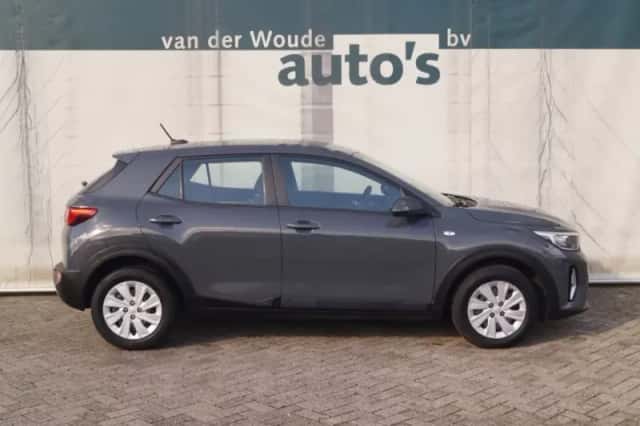 Kia Stonic (2021) thumbnail 2