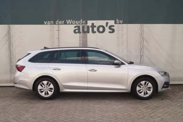 Škoda Octavia (2021) thumbnail 2