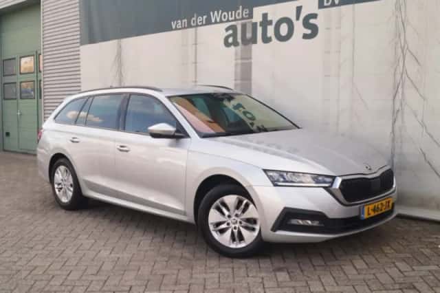 Škoda Octavia (2021) thumbnail 4
