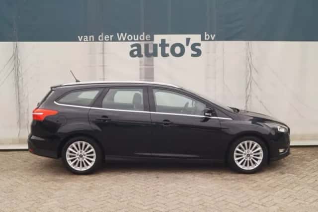 Ford Focus (2018) thumbnail 2