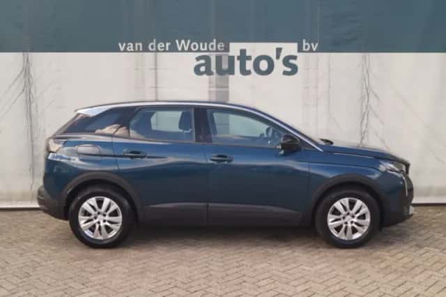 Peugeot 3008 (2022) thumbnail 2