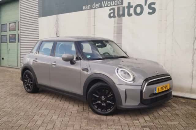 MINI Cooper (2021) thumbnail 4