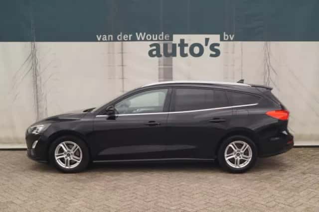 Ford Focus (2022) thumbnail 1