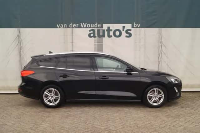 Ford Focus (2022) thumbnail 2