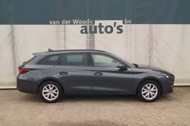 SEAT Leon (2022) thumbnail 2