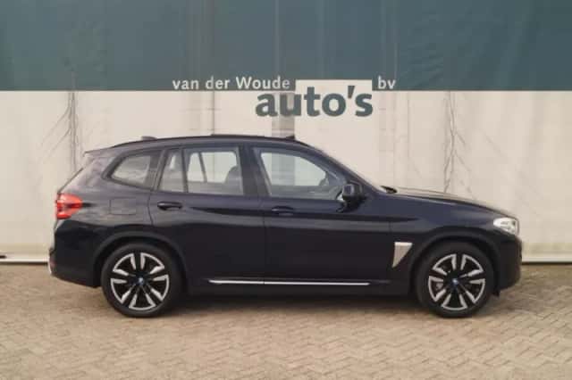 BMW iX3 (2021) thumbnail 2