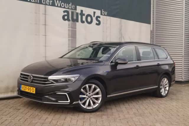 Volkswagen Passat (2022) thumbnail 4