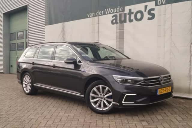Volkswagen Passat (2022) thumbnail 5