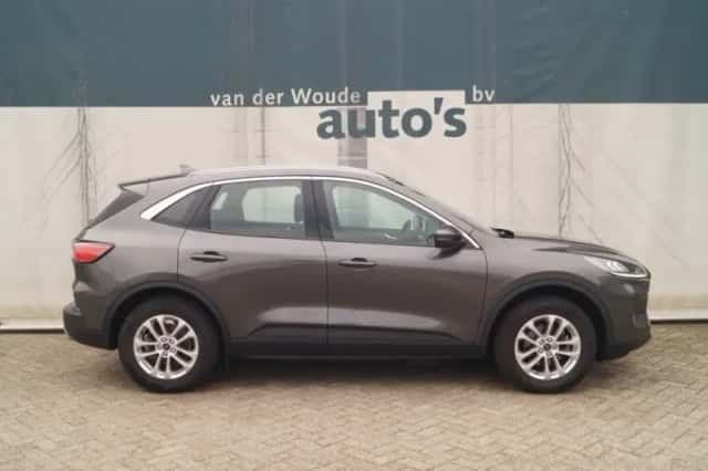 Ford Kuga (2022) thumbnail 2