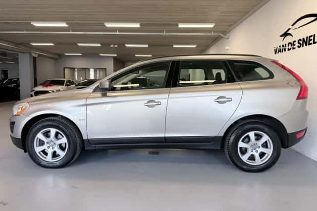 Volvo XC60 (2011) thumbnail 4